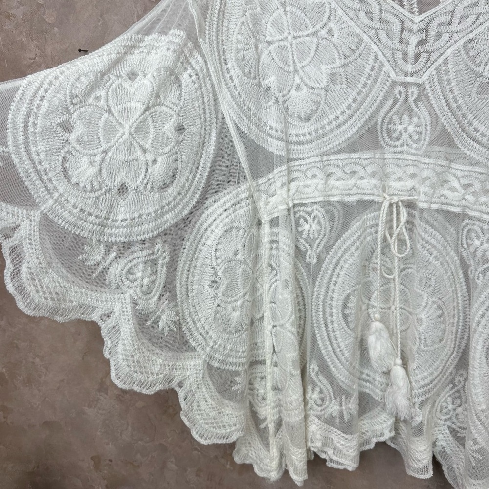 Comfyluxe White Lace Swim Cover Up Women One Size NWT - Picture 2 of 5